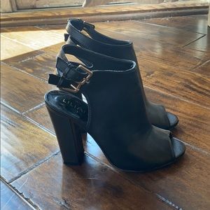 Black peep toe chunky heels